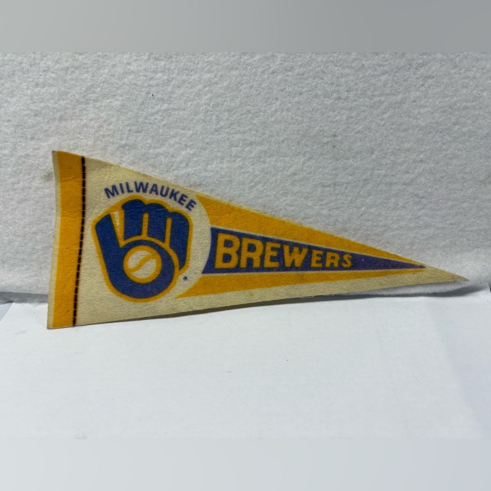 MLB Milwaukee Brewers Mini Pennant 4”x9” Baseball Flag Banner Vintage